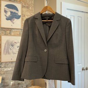 Single breasted lightweight grey wool suit jacket.